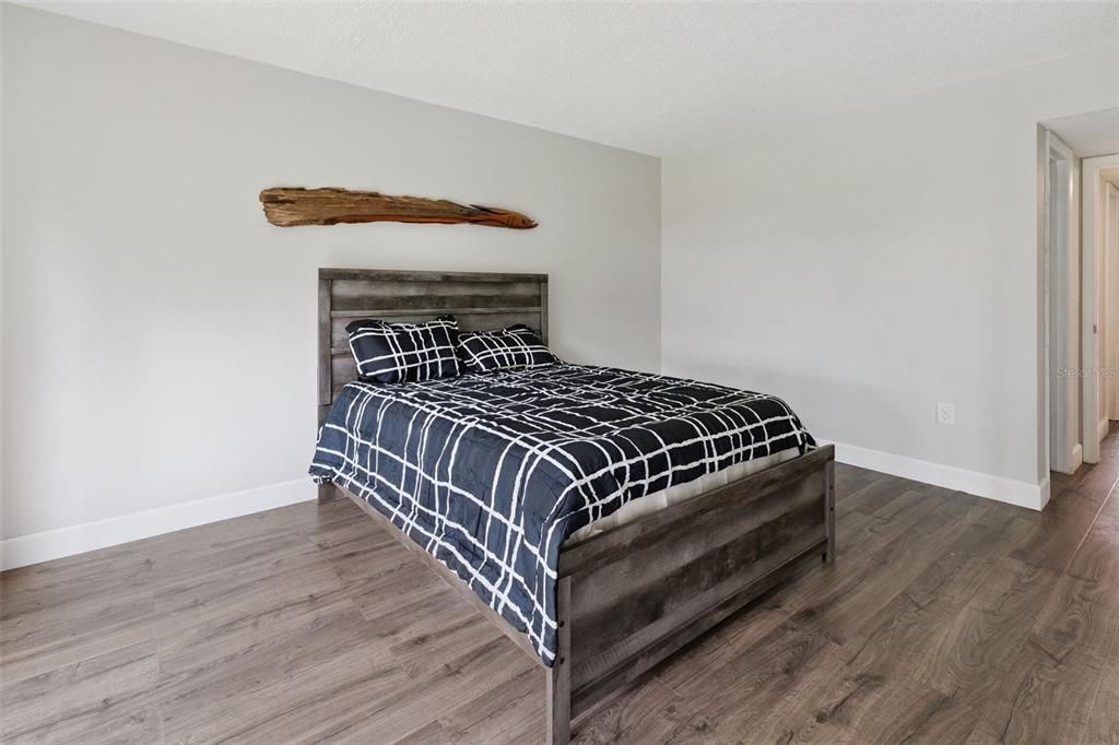 На продажу: $105,000 (2 спален, 2 ванн, 954 Квадратных фут)