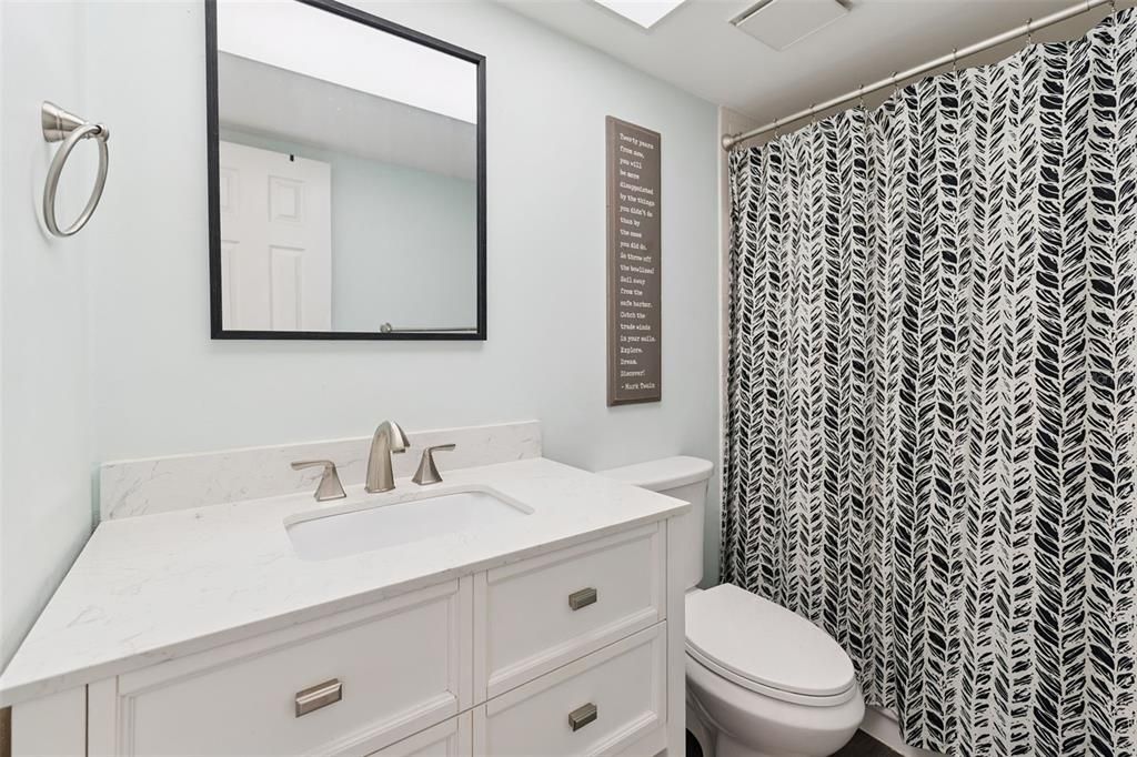 На продажу: $105,000 (2 спален, 2 ванн, 954 Квадратных фут)