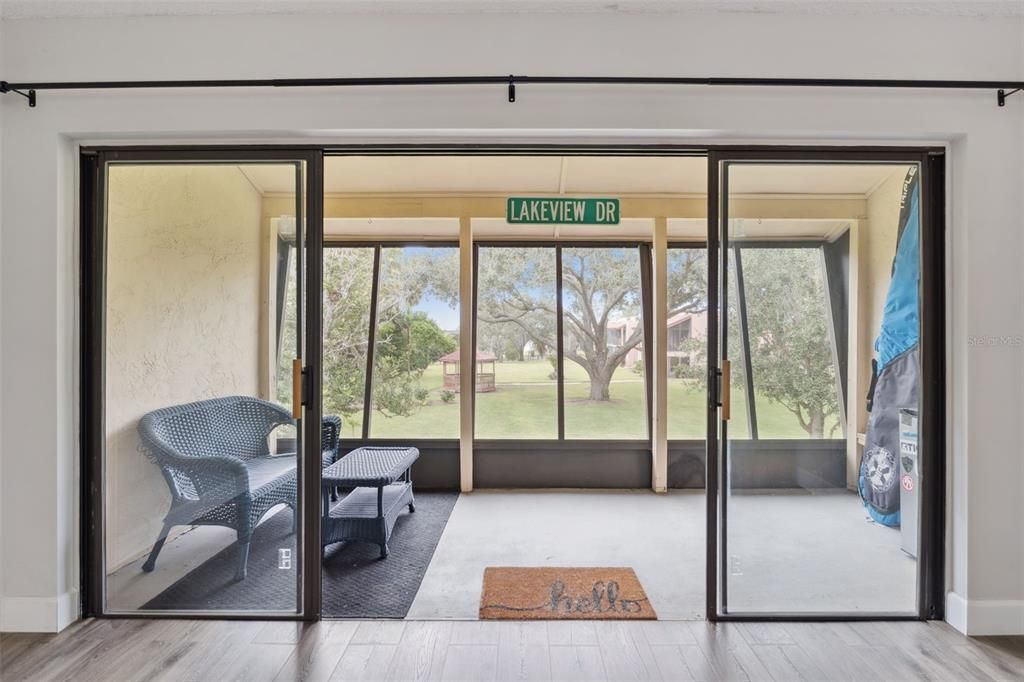 На продажу: $105,000 (2 спален, 2 ванн, 954 Квадратных фут)