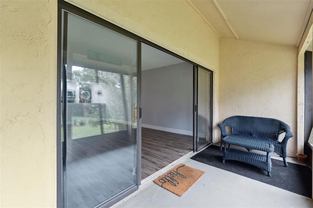 На продажу: $105,000 (2 спален, 2 ванн, 954 Квадратных фут)