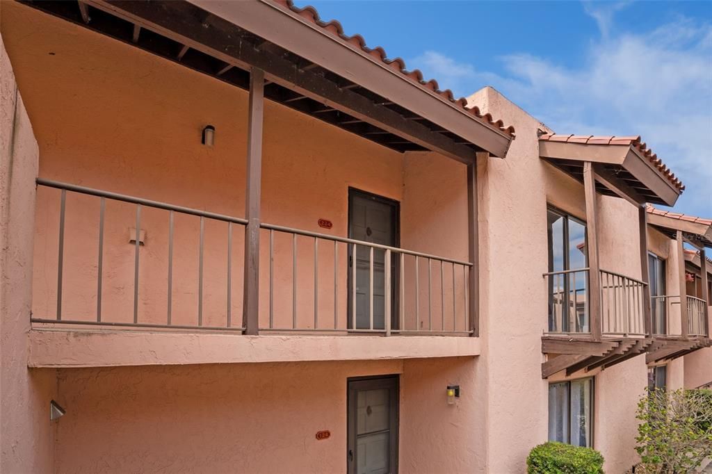 На продажу: $105,000 (2 спален, 2 ванн, 954 Квадратных фут)