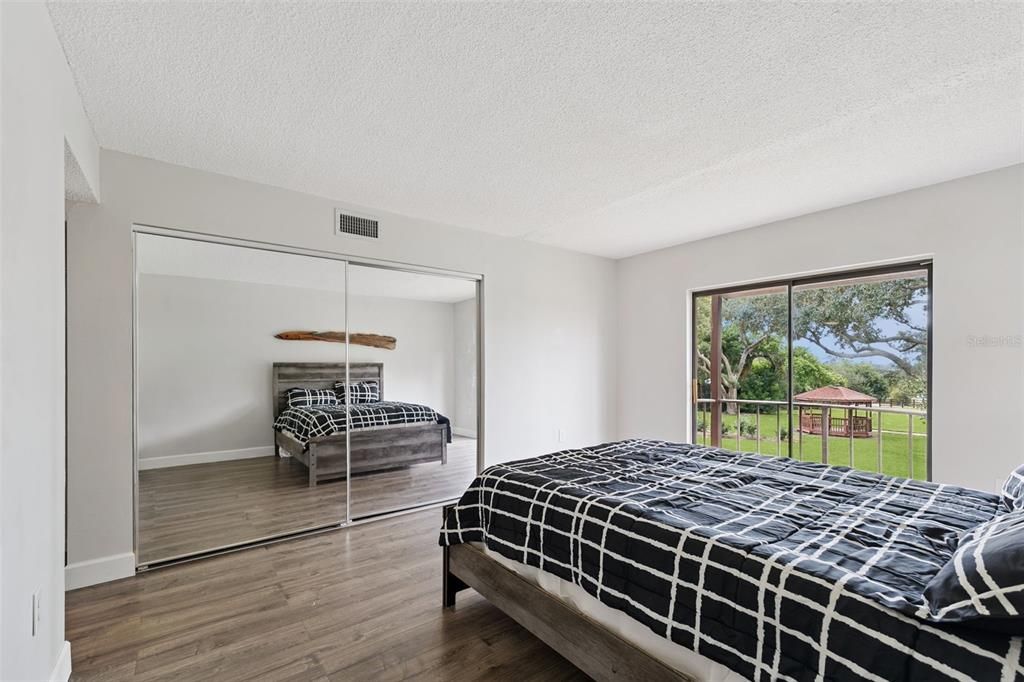 На продажу: $105,000 (2 спален, 2 ванн, 954 Квадратных фут)