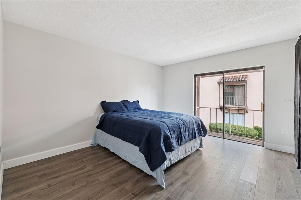 На продажу: $105,000 (2 спален, 2 ванн, 954 Квадратных фут)