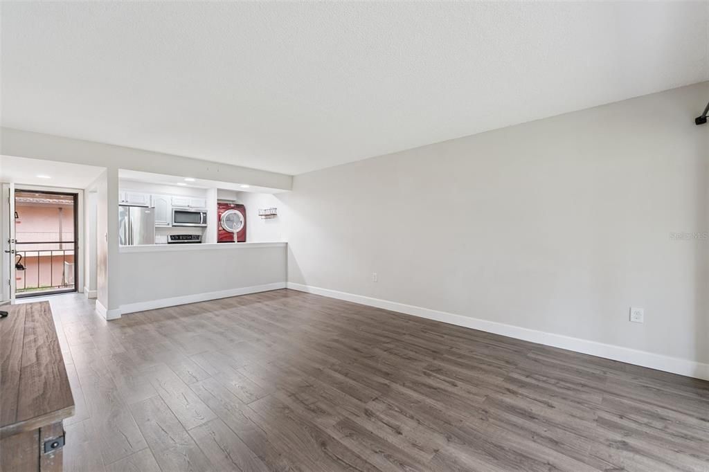 На продажу: $105,000 (2 спален, 2 ванн, 954 Квадратных фут)