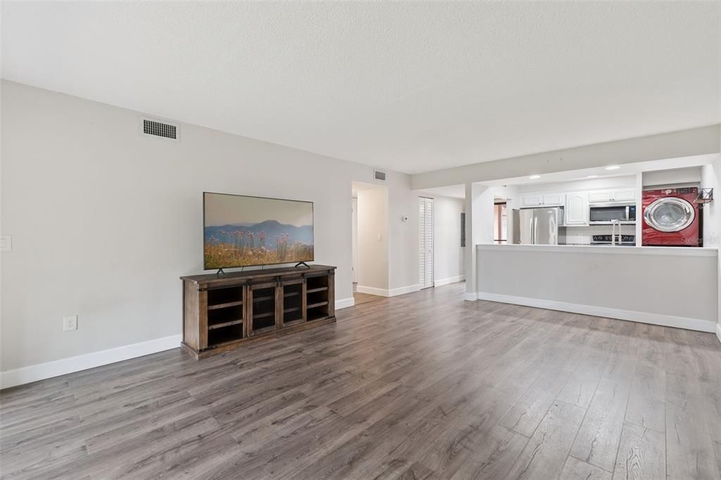 На продажу: $105,000 (2 спален, 2 ванн, 954 Квадратных фут)