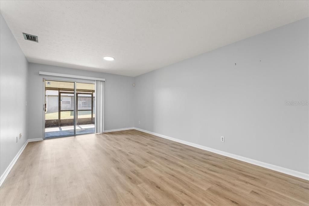 待售: $160,000 (2 贝兹, 1 浴室, 794 平方英尺)