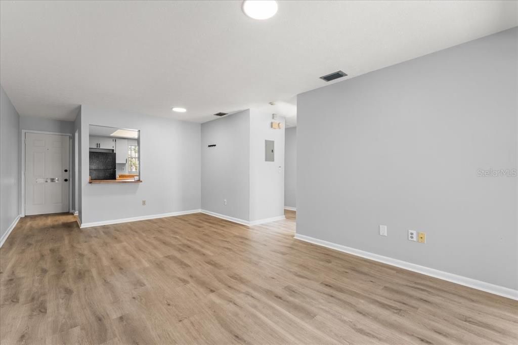 待售: $160,000 (2 贝兹, 1 浴室, 794 平方英尺)