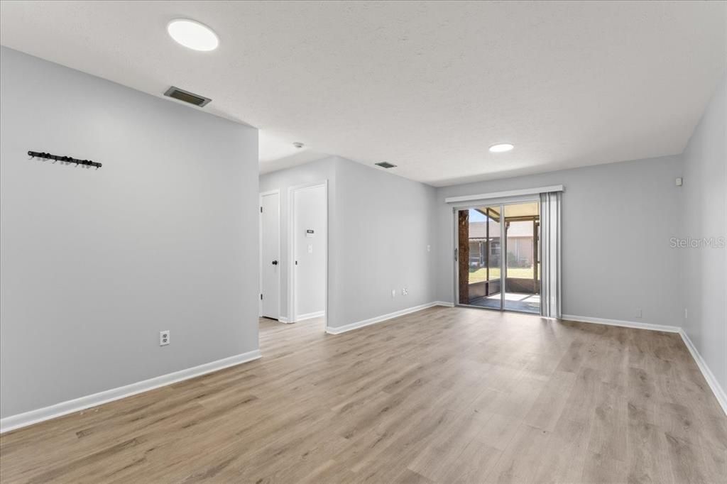 待售: $160,000 (2 贝兹, 1 浴室, 794 平方英尺)