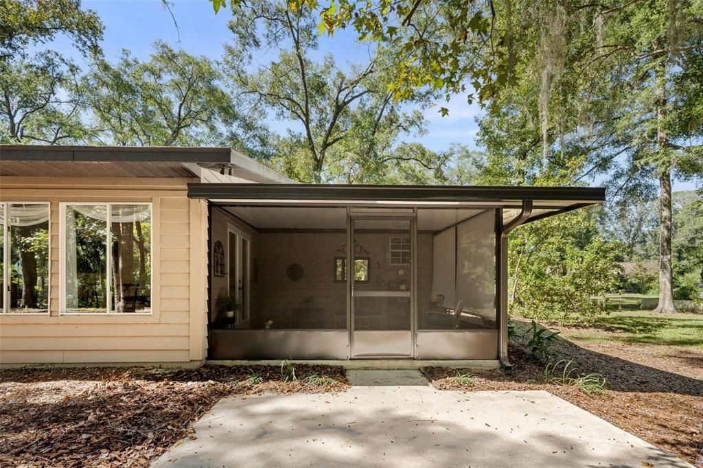 For Sale: $349,900 (3 beds, 2 baths, 1870 Square Feet)