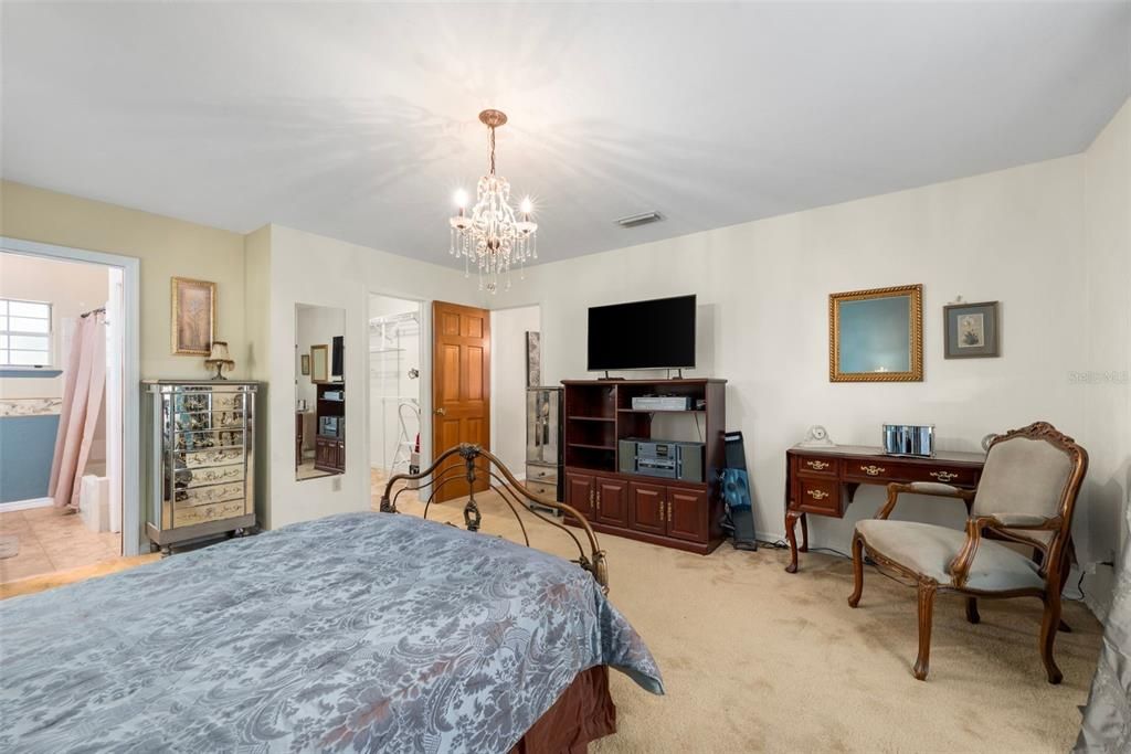 For Sale: $349,900 (3 beds, 2 baths, 1870 Square Feet)