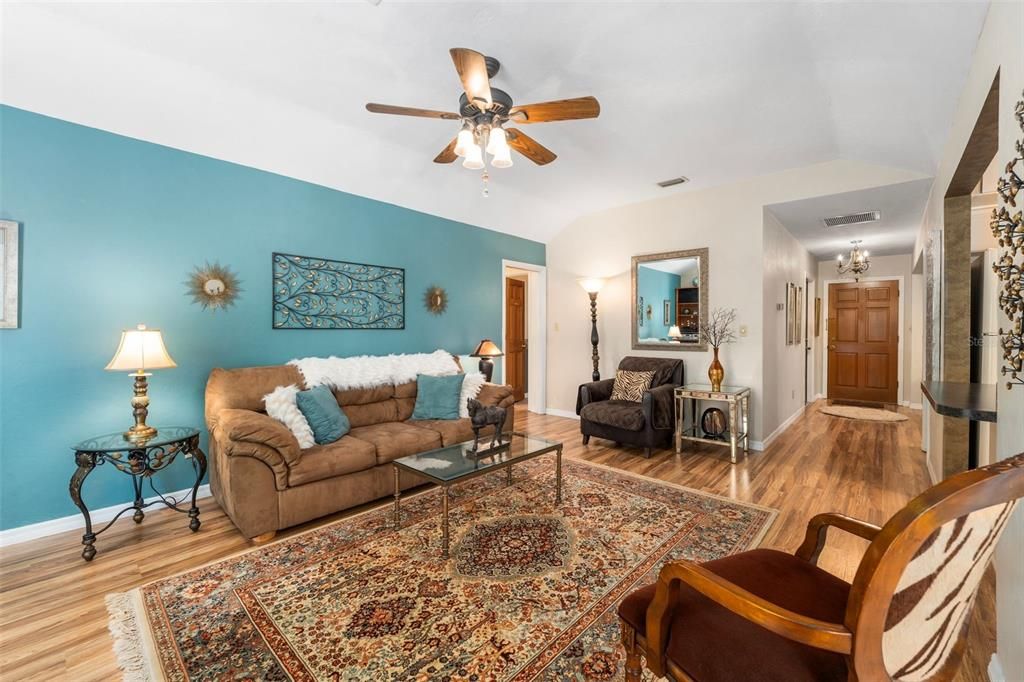 For Sale: $349,900 (3 beds, 2 baths, 1870 Square Feet)