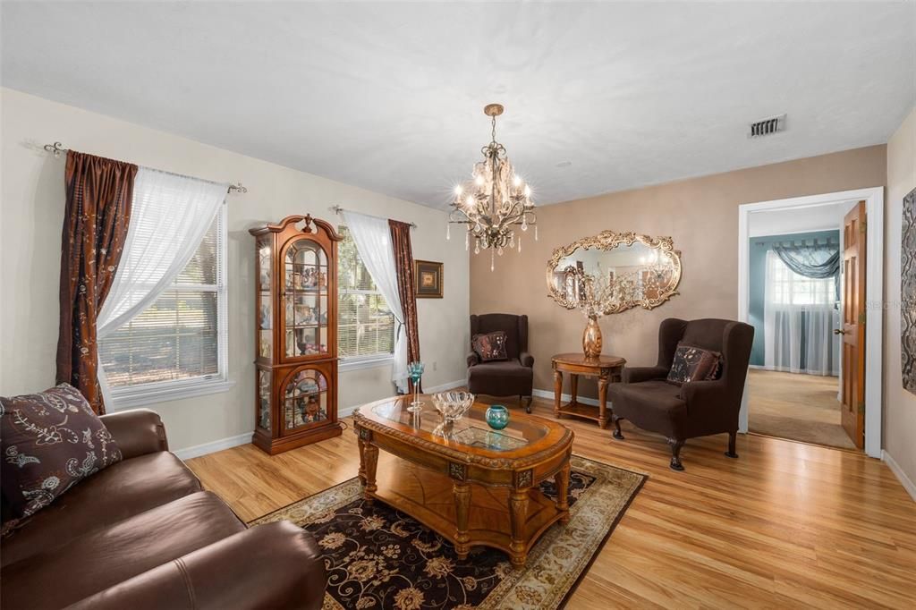 For Sale: $349,900 (3 beds, 2 baths, 1870 Square Feet)