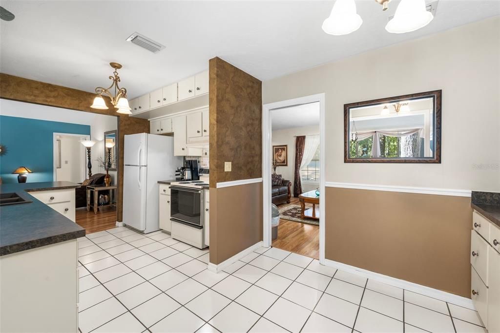 For Sale: $349,900 (3 beds, 2 baths, 1870 Square Feet)