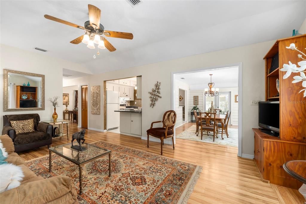 For Sale: $349,900 (3 beds, 2 baths, 1870 Square Feet)