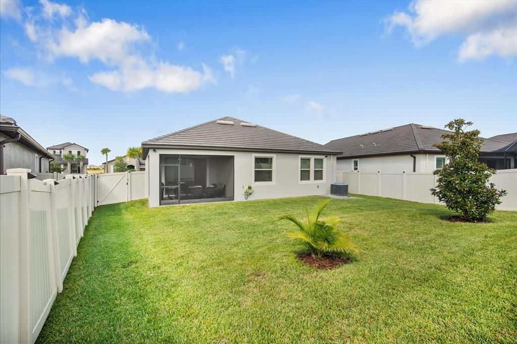 Active With Contract: $330,000 (2 beds, 2 baths, 1683 Square Feet)