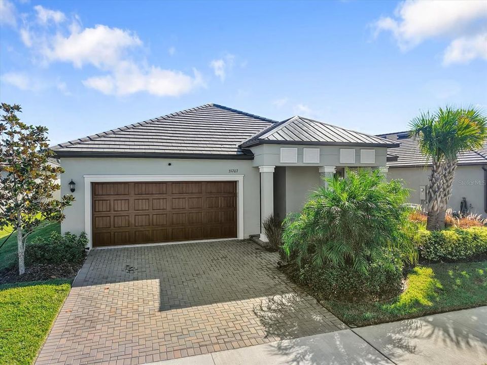 Active With Contract: $330,000 (2 beds, 2 baths, 1683 Square Feet)