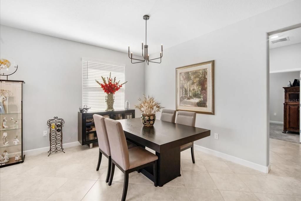 Active With Contract: $330,000 (2 beds, 2 baths, 1683 Square Feet)