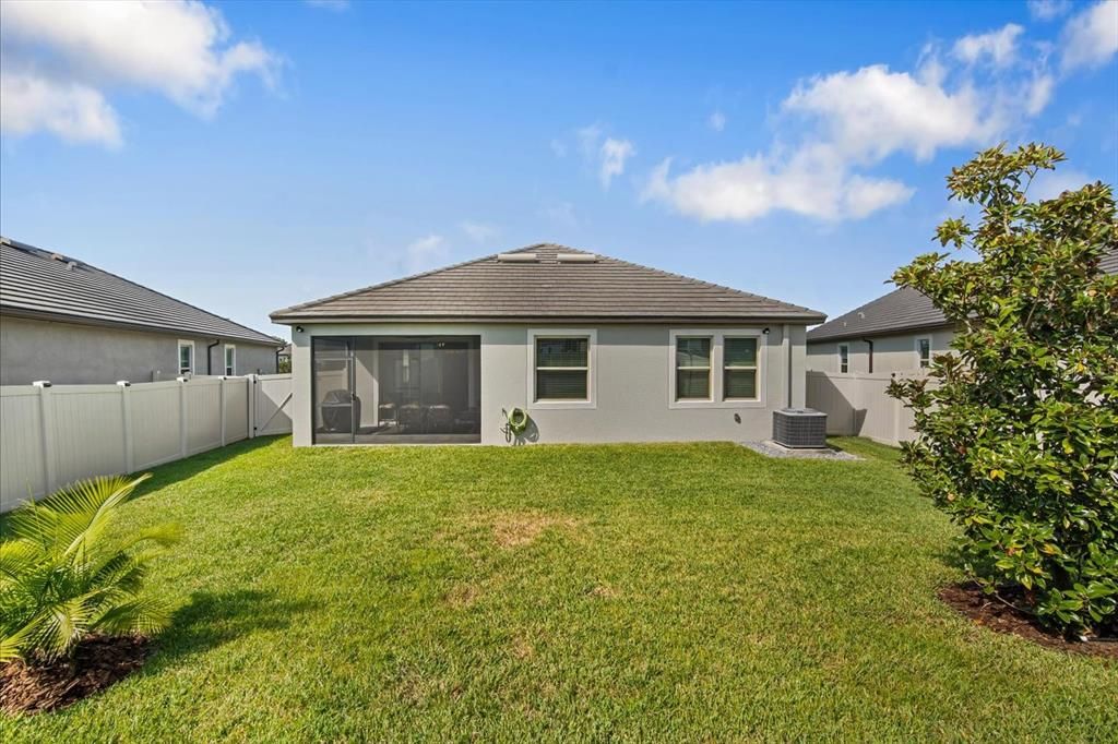 Active With Contract: $330,000 (2 beds, 2 baths, 1683 Square Feet)