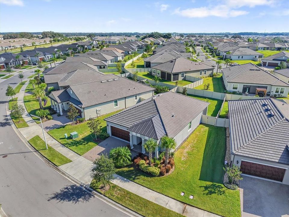 Active With Contract: $330,000 (2 beds, 2 baths, 1683 Square Feet)