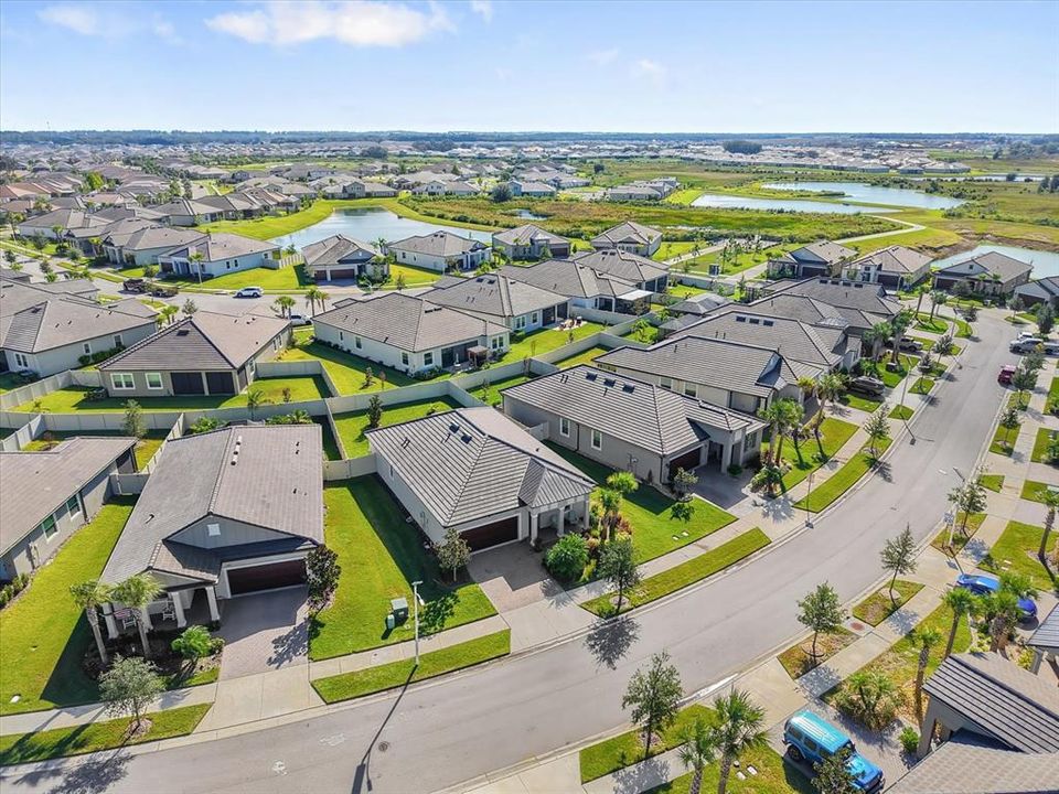 Active With Contract: $330,000 (2 beds, 2 baths, 1683 Square Feet)