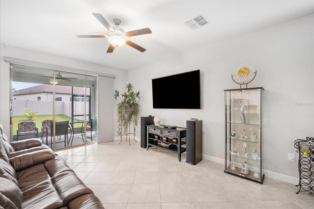 Active With Contract: $330,000 (2 beds, 2 baths, 1683 Square Feet)