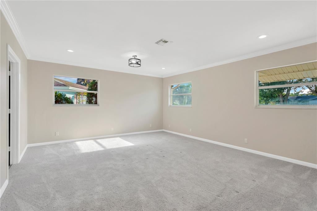 合同活跃: $539,900 (4 贝兹, 3 浴室, 2444 平方英尺)