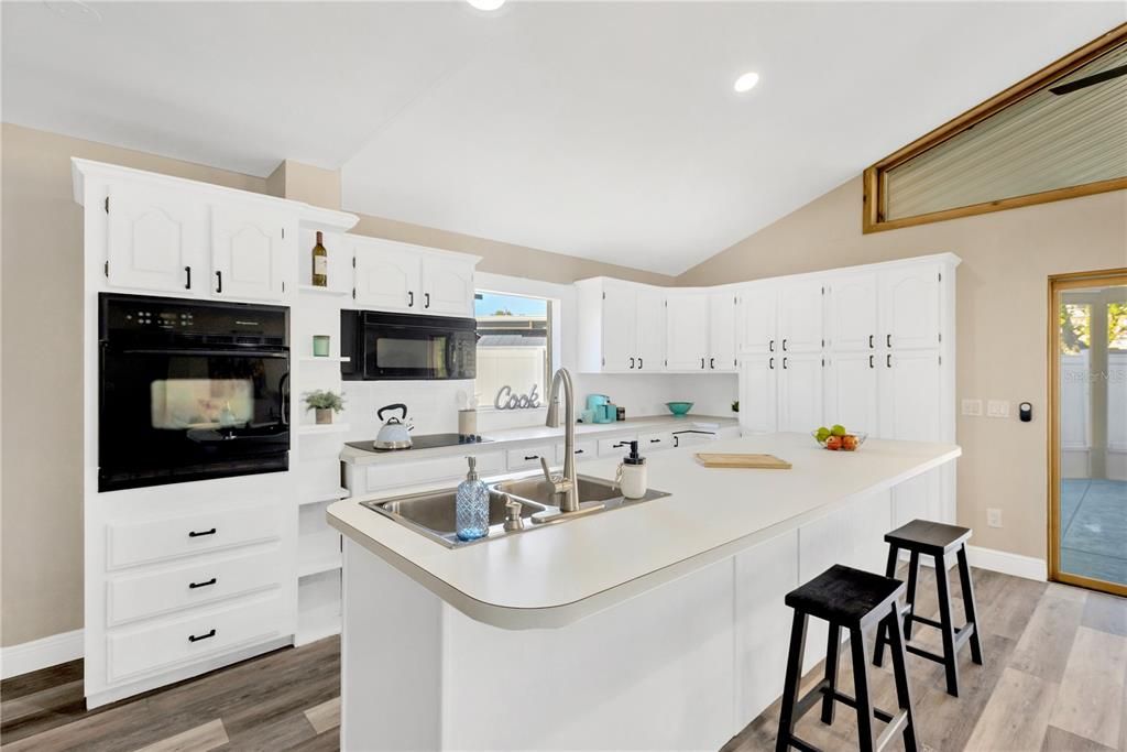 合同活跃: $539,900 (4 贝兹, 3 浴室, 2444 平方英尺)