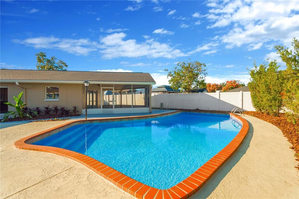 合同活跃: $539,900 (4 贝兹, 3 浴室, 2444 平方英尺)