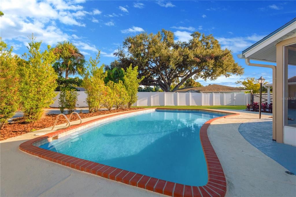 合同活跃: $539,900 (4 贝兹, 3 浴室, 2444 平方英尺)