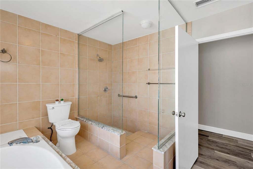 合同活跃: $539,900 (4 贝兹, 3 浴室, 2444 平方英尺)