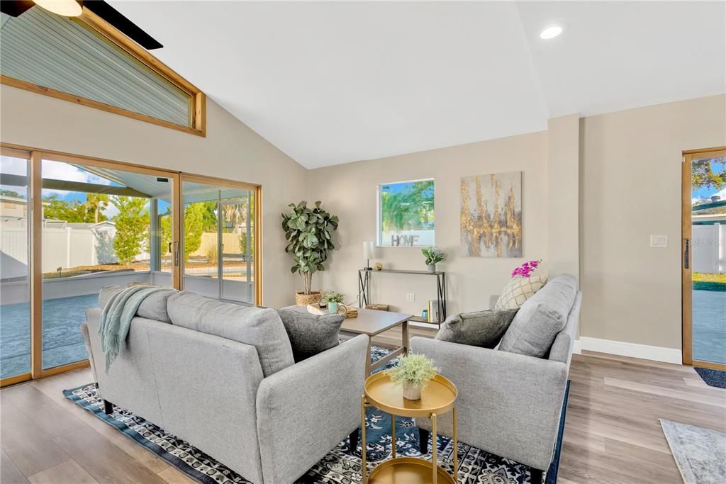 合同活跃: $539,900 (4 贝兹, 3 浴室, 2444 平方英尺)