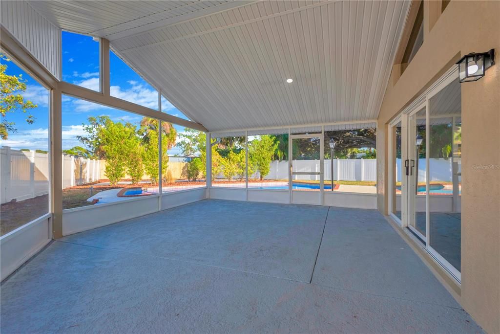 合同活跃: $539,900 (4 贝兹, 3 浴室, 2444 平方英尺)