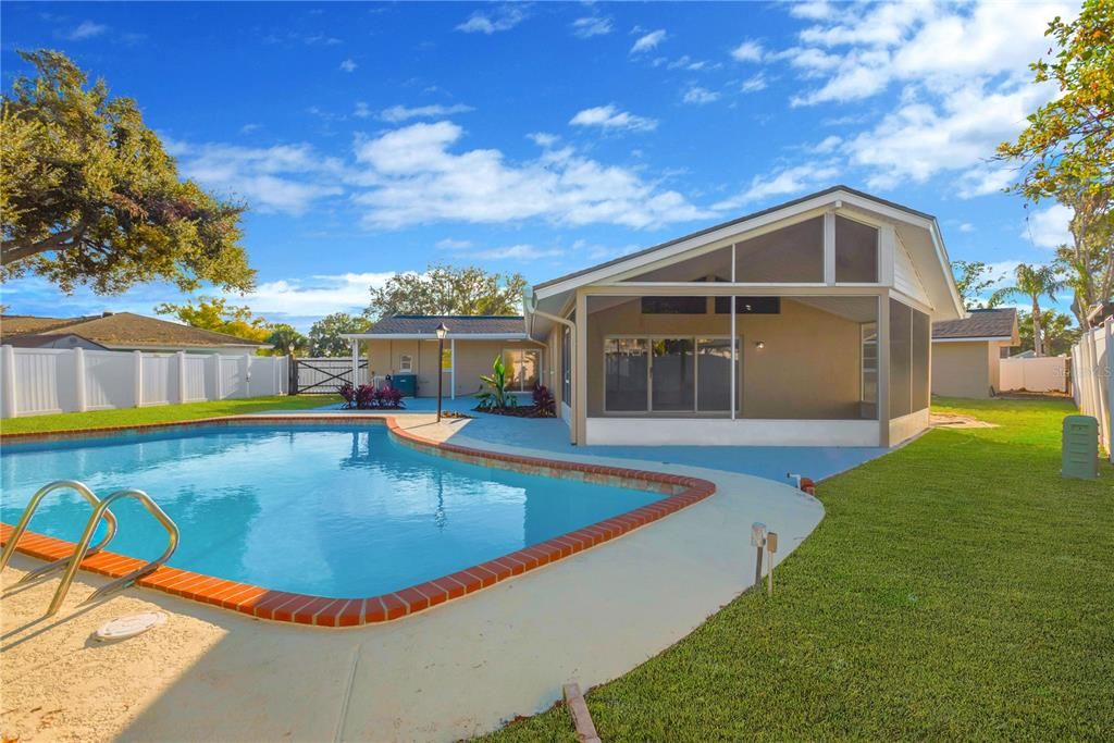 合同活跃: $539,900 (4 贝兹, 3 浴室, 2444 平方英尺)