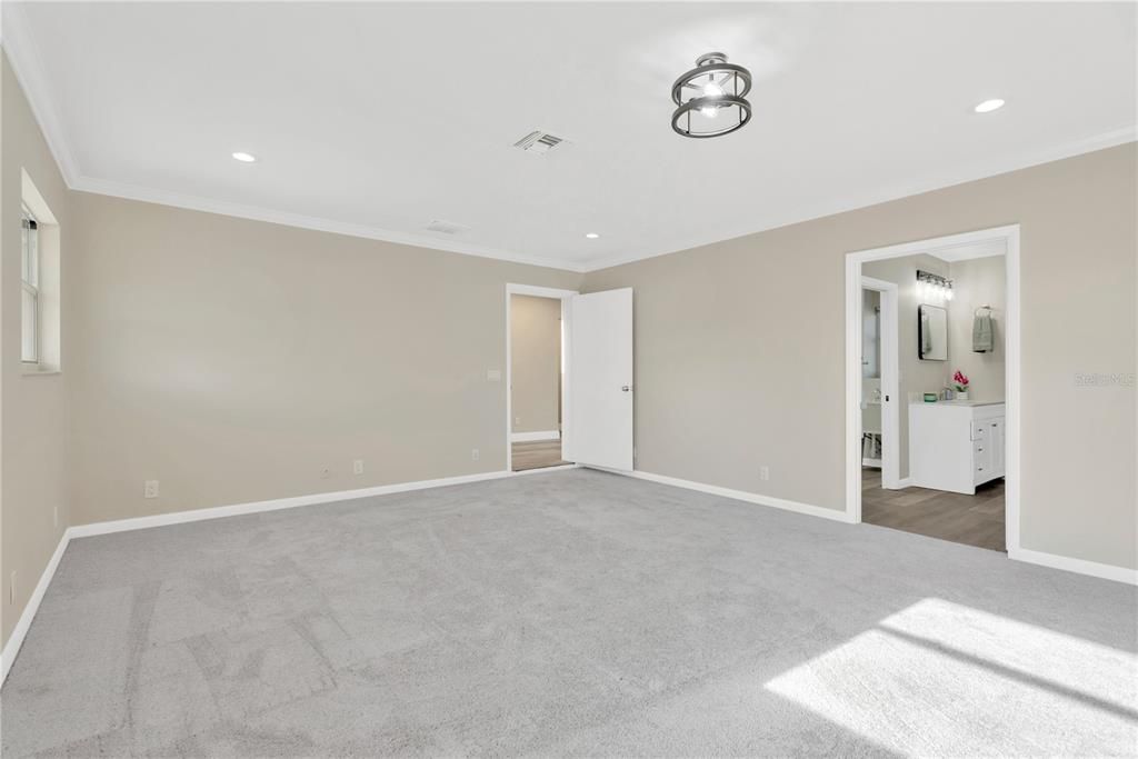 合同活跃: $539,900 (4 贝兹, 3 浴室, 2444 平方英尺)