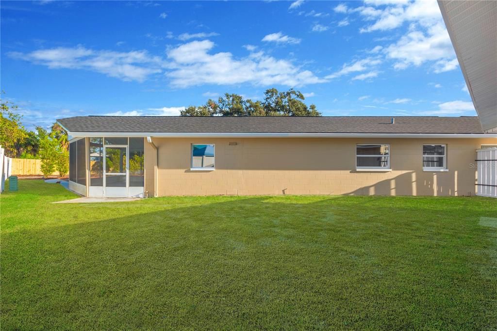 合同活跃: $539,900 (4 贝兹, 3 浴室, 2444 平方英尺)