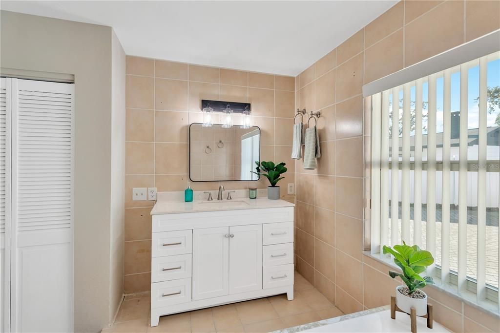 合同活跃: $539,900 (4 贝兹, 3 浴室, 2444 平方英尺)