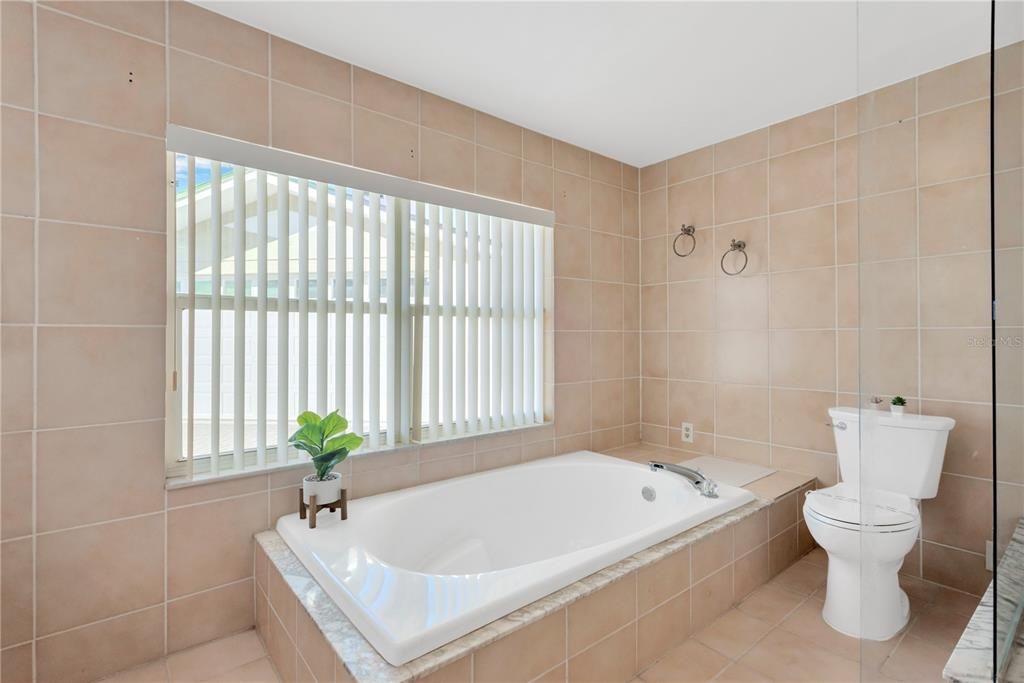 合同活跃: $539,900 (4 贝兹, 3 浴室, 2444 平方英尺)