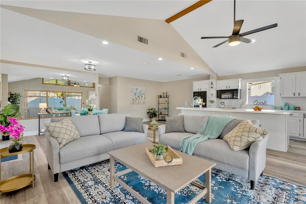 合同活跃: $539,900 (4 贝兹, 3 浴室, 2444 平方英尺)