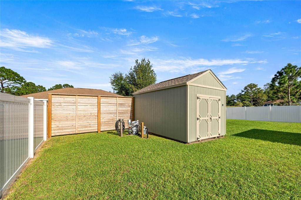 合同活跃: $250,000 (3 贝兹, 2 浴室, 1284 平方英尺)