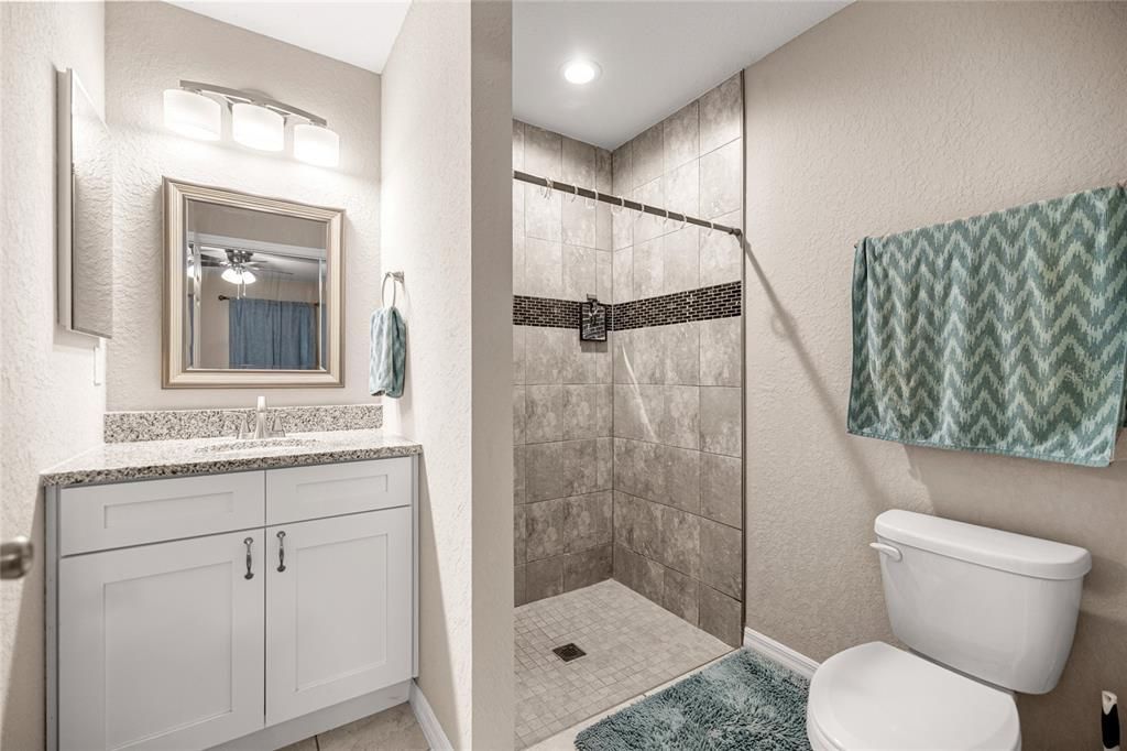 合同活跃: $250,000 (3 贝兹, 2 浴室, 1284 平方英尺)