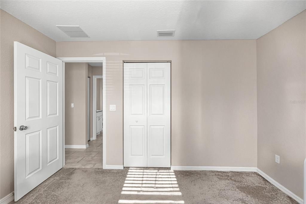 合同活跃: $250,000 (3 贝兹, 2 浴室, 1284 平方英尺)