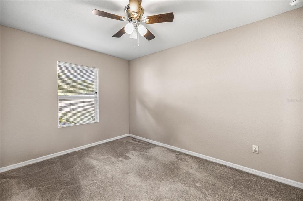 合同活跃: $250,000 (3 贝兹, 2 浴室, 1284 平方英尺)