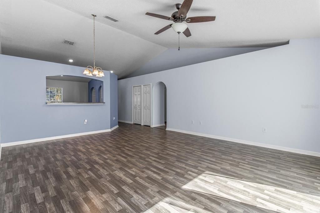 Active With Contract: $247,000 (3 beds, 2 baths, 1416 Square Feet)