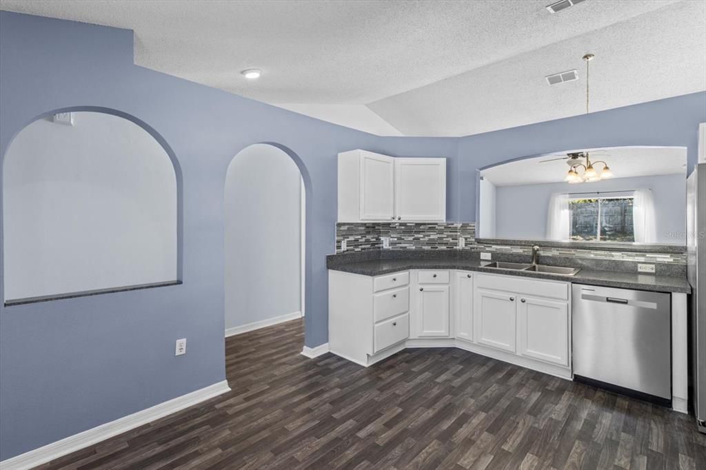 Active With Contract: $247,000 (3 beds, 2 baths, 1416 Square Feet)