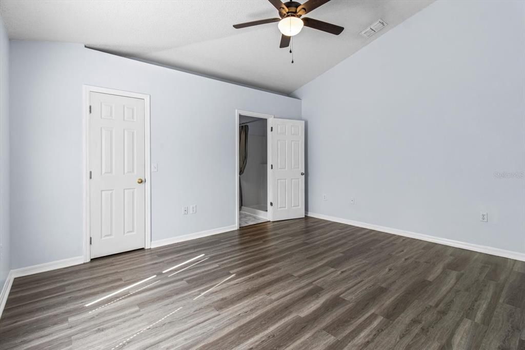 Active With Contract: $247,000 (3 beds, 2 baths, 1416 Square Feet)