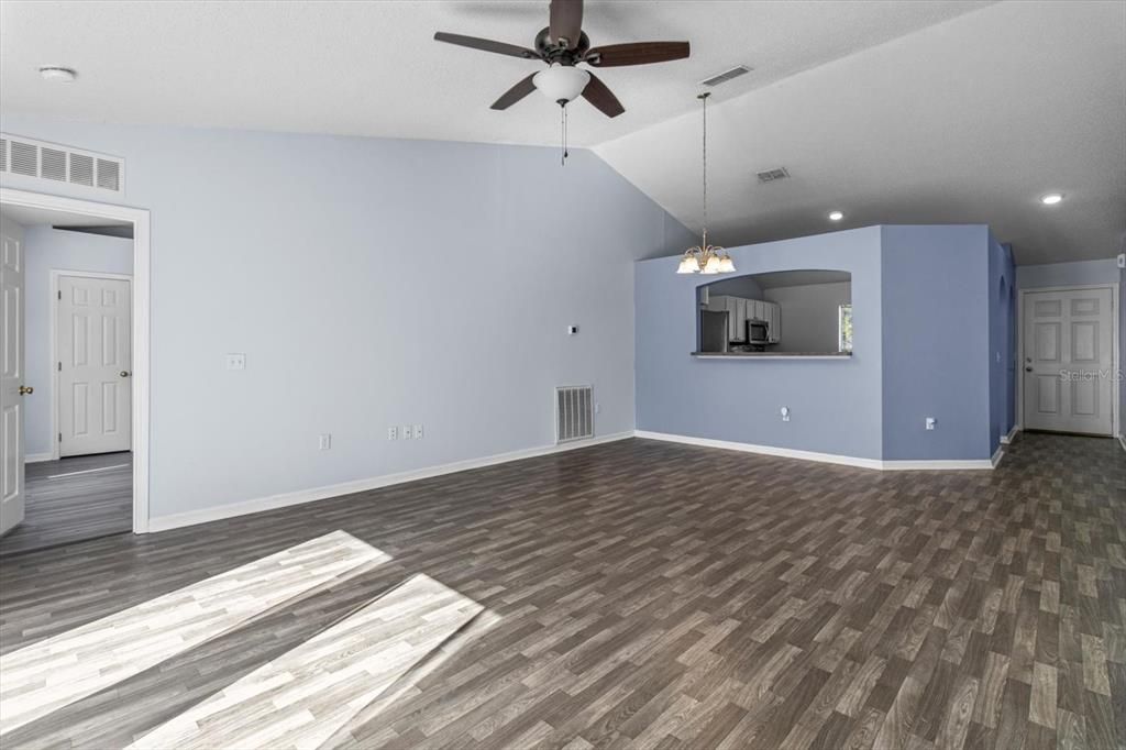 Active With Contract: $247,000 (3 beds, 2 baths, 1416 Square Feet)