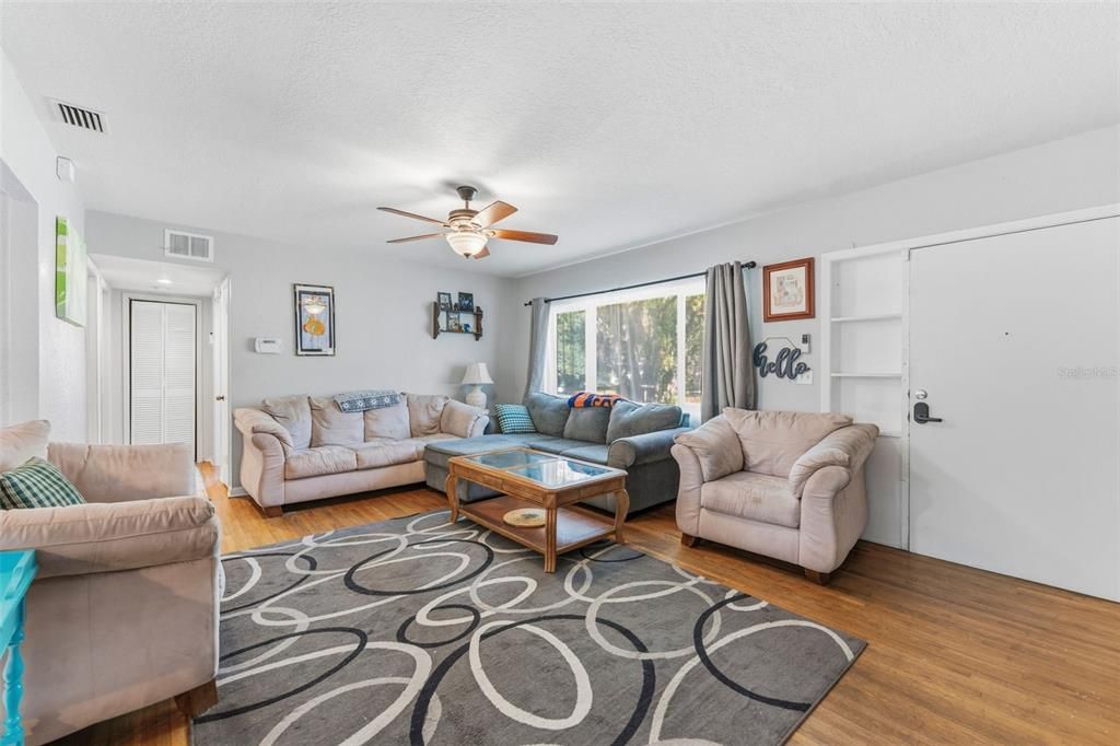 待售: $345,000 (3 贝兹, 2 浴室, 1340 平方英尺)