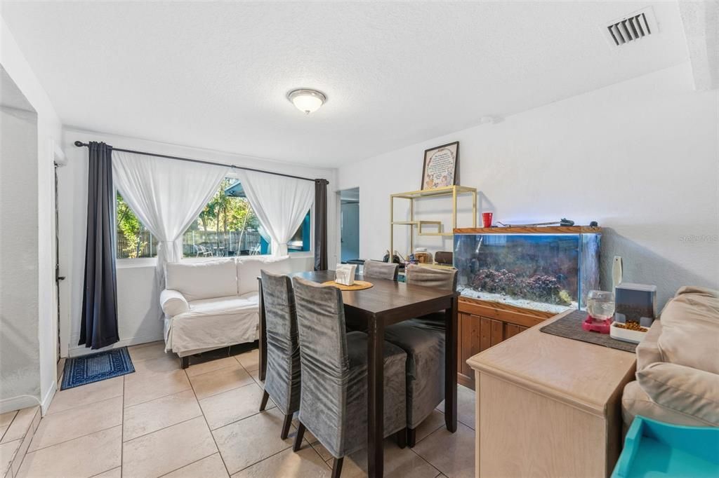 待售: $345,000 (3 贝兹, 2 浴室, 1340 平方英尺)