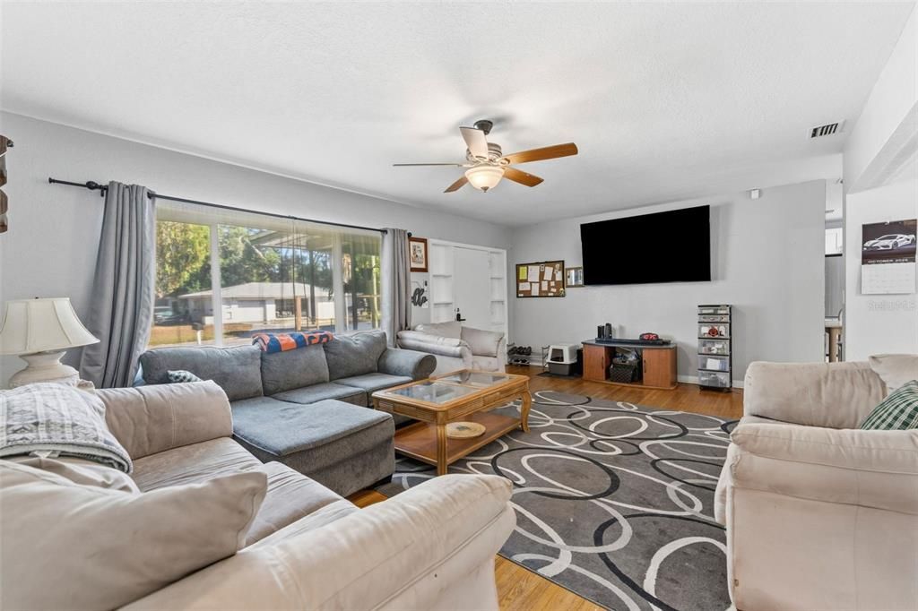 待售: $345,000 (3 贝兹, 2 浴室, 1340 平方英尺)