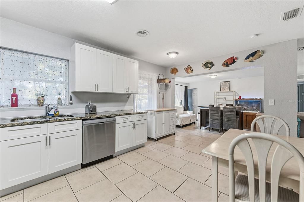 待售: $345,000 (3 贝兹, 2 浴室, 1340 平方英尺)